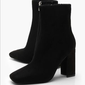 Block heel sock boots